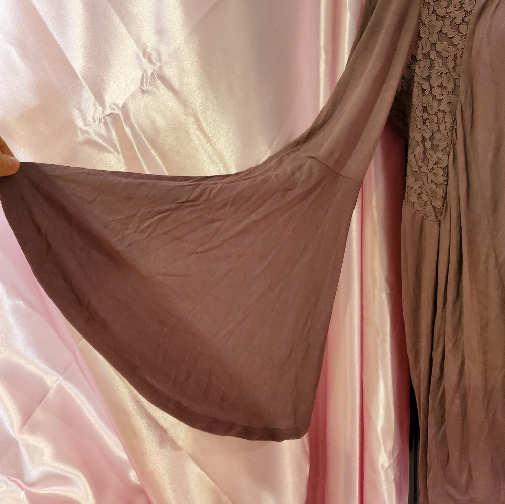 Bell sleeve lace tunic - Picture 8 of 10